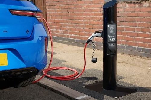 2025 - Connected Kerb image on street ev charger and car